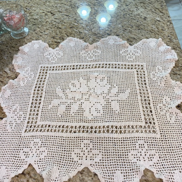 Beautiful Large Crochet Doily Cream Floral Pattern Scalloped Edges - Picture 10 of 12